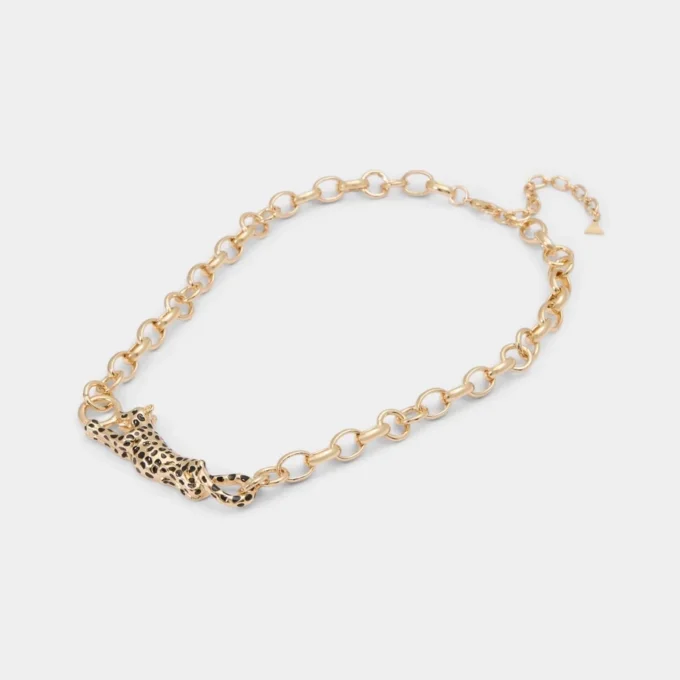 Collar con colgante de pantera