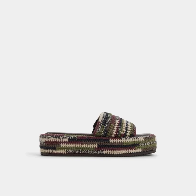 Sandalia Bohemina Slide, con plataforma Sandalia Bohemina Slide, con plataforma