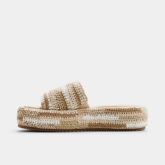 Sandalia Bohemina Slide, con plataforma Sandalia Bohemina Slide, con plataforma