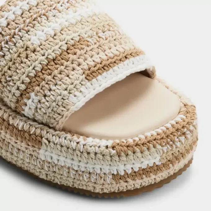 Sandalia Bohemina Slide, con plataforma Sandalia Bohemina Slide, con plataforma