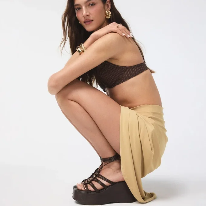 Sandalia de cuña con tiras de madera, Cuña Sandalia de cuña con tiras de madera, Cuña