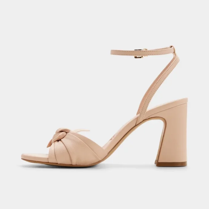 Sandalias de tacón grueso con tiras Angelknot Sandalias de tacón grueso con tiras Angelknot