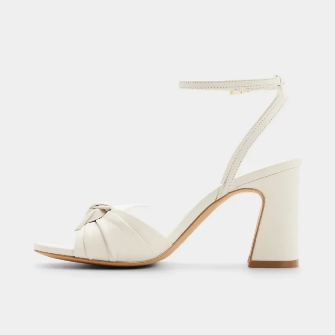 Sandalias de tacón grueso con tiras Angelknot Sandalias de tacón grueso con tiras Angelknot