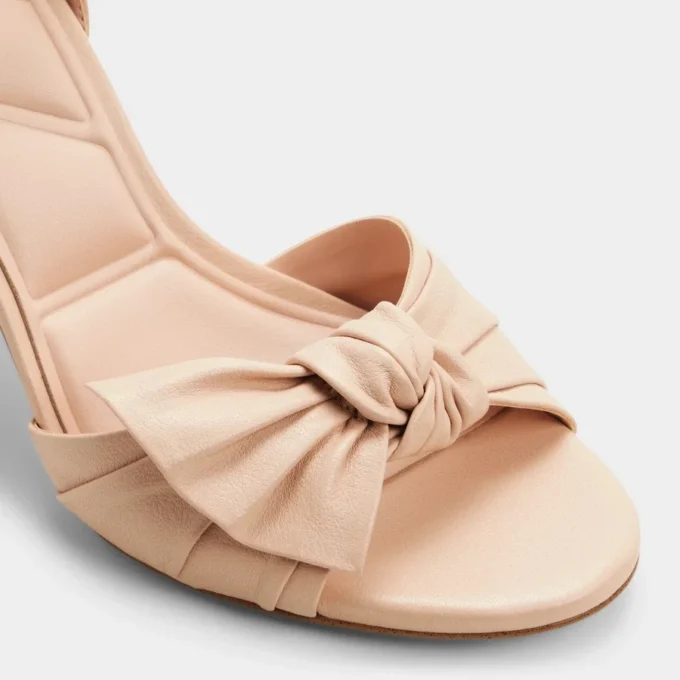 Sandalias de tacón grueso con tiras Angelknot Sandalias de tacón grueso con tiras Angelknot